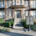 Lipstick & Boots 10 Min To Broadway, Music Row, Fun