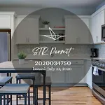 Nashville Townhouse - Walk To Food, Near Downtown!