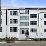 Holiday home Modern Nations - Walkable - 5 Mi Downtown