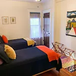 East Nashville Upstairs Apartment, One Queen Br, 2 Twin Br,1Bath In Five Points, Close To Downtown