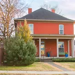 East Nashville Upstairs Apartment, One Queen Br, 2 Twin Br,1Bath In Five Points, Close To Downtown