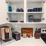 Dolly\'S Yacht Club - Cozy Retreat Near Broadway