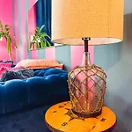 Dolly's Yacht Club - Cozy Retreat Near Broadway Nashville