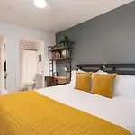 By Vanderbilt And Belmont, 3 Miles To Downtown & Free Parking Apartment Nashville