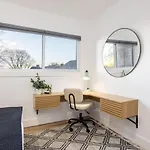 Apartment By Vanderbilt And Belmont, 3 Miles To Downtown & Free Parking *