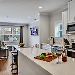 Melrose Mix - Rooftop Deck - 5 Mins To Broadway Holiday home *