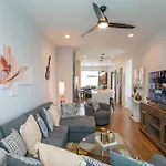 Luxury Townhome Skyline Views Mins To Dt Holiday home Nashville