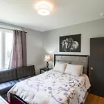 Luxury Townhome Skyline Views Mins To Dt Holiday home *