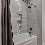 New Spacious 2 Miles From Downtown Holiday home Nashville