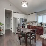 Holiday home New Spacious 2 Miles From Downtown Nashville