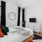 Holiday home River View High-end With Private Patio And Free Parking