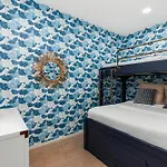 River View High-end With Private Patio And Free Parking