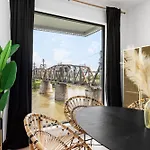 River View High-end With Private Patio And Free Parking Holiday home