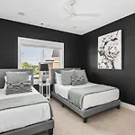 Walk To Belmont, 12 South With Private Patio And Garage
