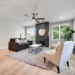Mayas Luxury Oasis 2 Miles To Broadway Holiday home *
