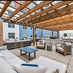 Spacious Ville With Great Amenities Free Garage Parking