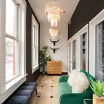 Grand Loft On Thee Broadway Strip *