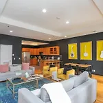 Grand Loft On Thee Broadway Strip Apartment *