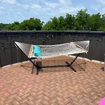 Holiday home Roof Deck Grill Views 2 Miles From Broadway *