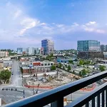 New Condo In Nashville, Pool Gym Rooftop & Laundry 5 Min From Broadway