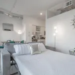 New Condo In Nashville, Pool Gym Rooftop & Laundry 5 Min From Broadway