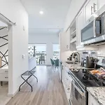 New In Nashville, Pool Gym Rooftop & Laundry 5 Min From Broadway Apartment