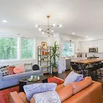 Holiday home Stylish For 12 8th Ave South 6 Beds *