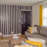 Cozy Condo, Minutes From Broadwy, Sleeps 5