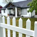Holiday home East Retreat, Outdoor Oasis, Sleeps 12, Four Bedrooms *