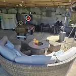 East Retreat, Outdoor Oasis, Sleeps 12, Four Bedrooms *