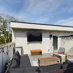 Country Lyric - Mins To Downtown - Rooftop Deck