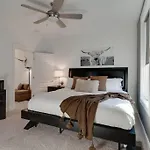 Broadway Bound 3br Perfect Weekend Getaway Holiday home