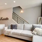 Holiday home 3bd -rooftop Escape- Steps From The Gulch Fun Nashville