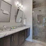 Holiday home 3bd -rooftop Escape- Steps From The Gulch Fun Nashville