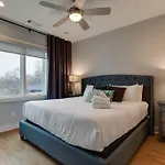 Holiday home 3bd -rooftop Escape- Steps From The Gulch Fun Nashville