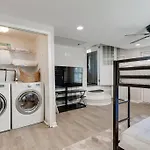 Fire Pit-Great Neighborhood-15 Min To Broadway