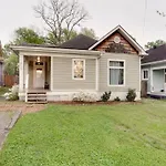 Walkable East Nash 3br With Big Yard Near Local Eats Holiday home