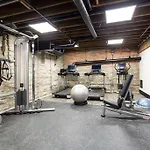 Historic Loft 2mi To Broadway On-site Speakeasy Apartment