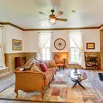 Holiday home Bright Whites Creek Home: 12 Mi To Dtwn Nashville! *