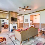 Holiday home Bright Whites Creek Home: 12 Mi To Dtwn Nashville!