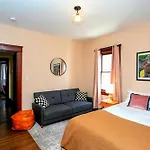 Bright Bungalow In Hip East Nashville Walk To 5 Points - Only 2 Miles To Downtown