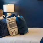 New Design-2 Miles To Broadway Apartment *
