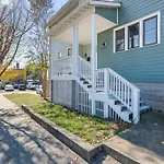 Tranquil East Nashville Zen Retreat With 2 Patios, Garage Parking, Yoga Mats Included, Covered Patio And Deck, Walk To Five Points Dining & Bars, Board Games, 10 Min To Broadway, 24 Hr Hospitality