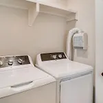 Walk To Five Points East With Yard! Holiday home