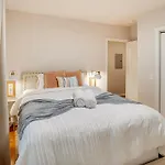 Walk To Five Points East With Yard! Holiday home Nashville