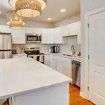 Holiday home Walk To Five Points East With Yard! *