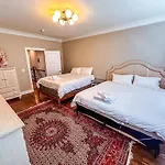 7 Min From Broadway! 3 Bed 2.5 Bath