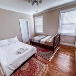 7 Min From Broadway! 3 Bed 2.5 Bath