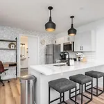 Multi-Condo Building With 7 Units 15 Bedrooms 22 Beds And Free Parking