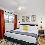 Multi-Condo Building With 7 Units 15 Bedrooms 22 Beds And Free Parking